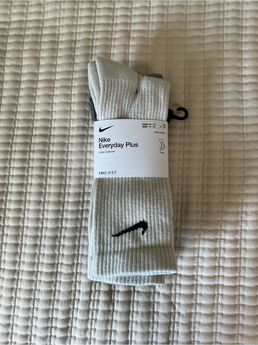 Brand New Nike Everyday Plus Crew Socks - Light Gray & White with Black Swoosh